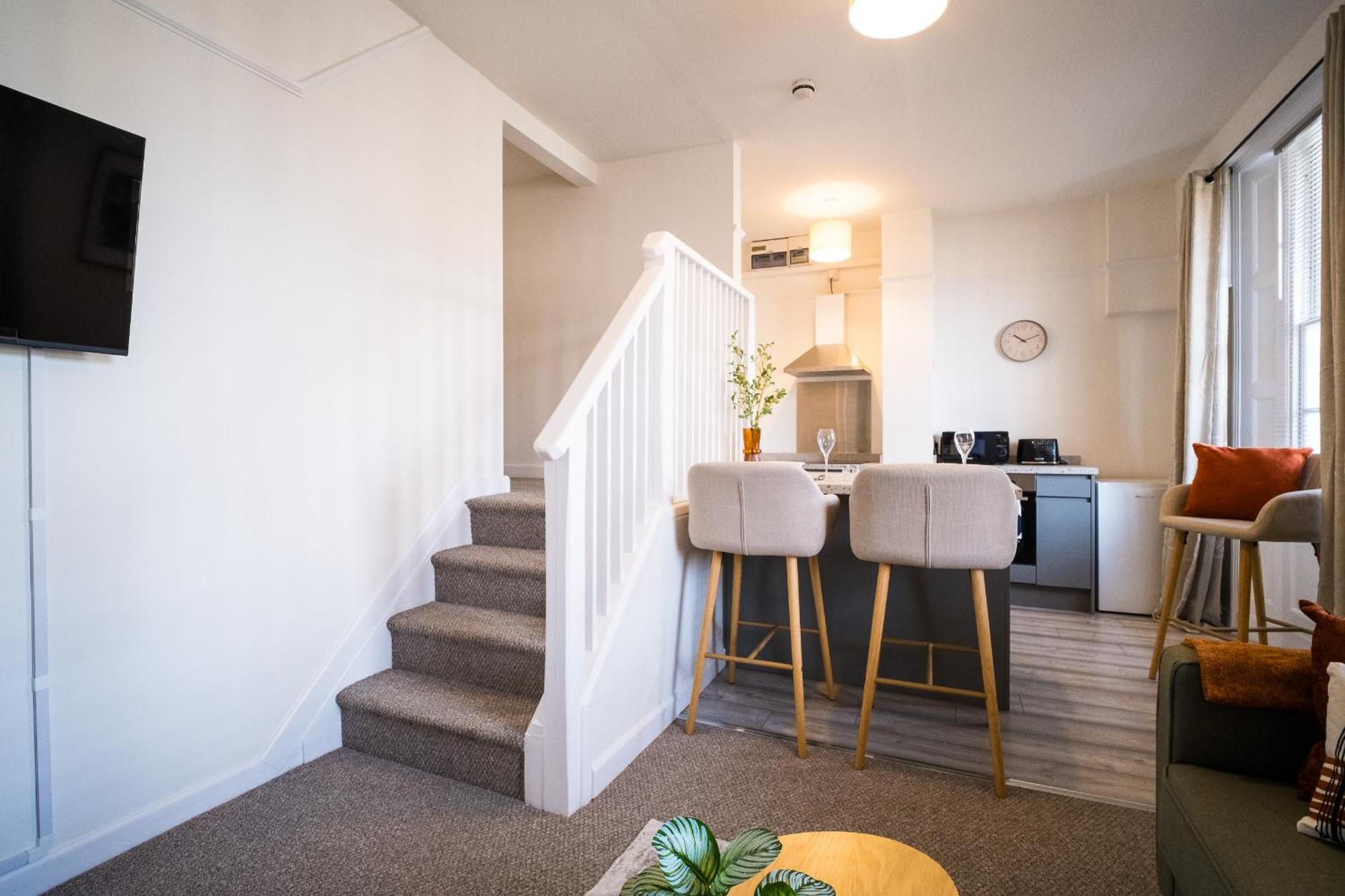 X 3 Free Parking & Short Walk To The & Hospital Gloucester
