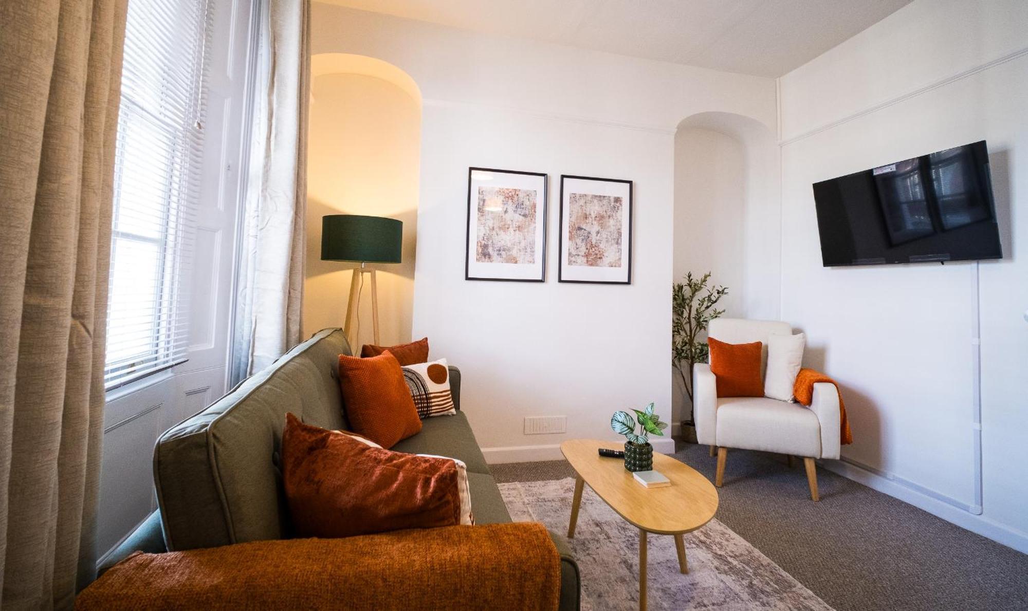 X 3 Free Parking & Short Walk To The & Hospital Căn hộ