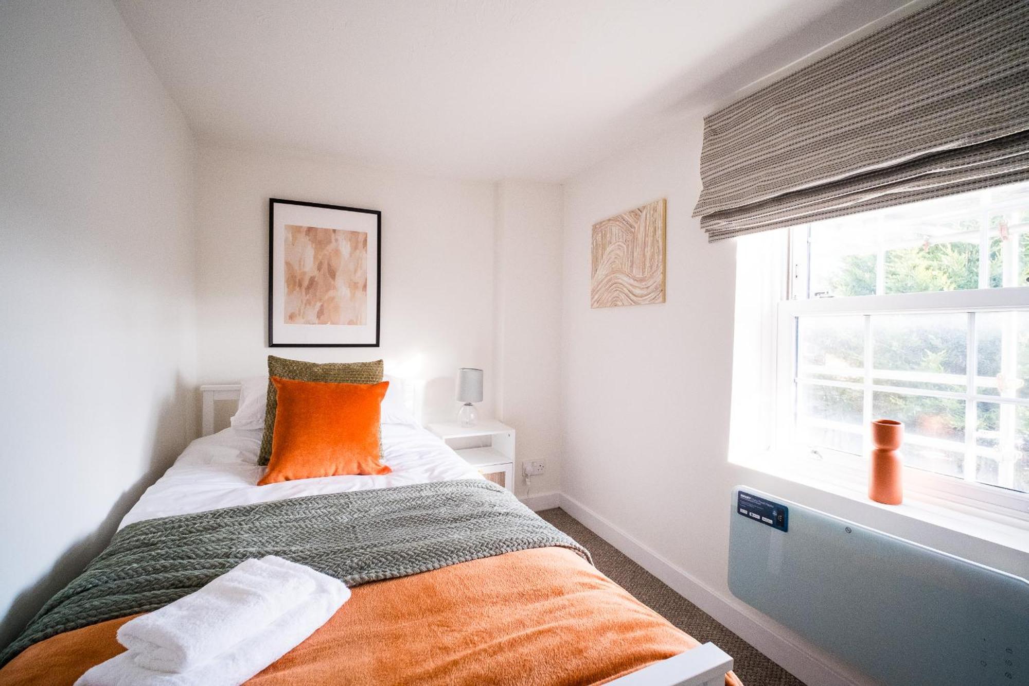 X 3 Free Parking & Short Walk To The & Hospital Căn hộ