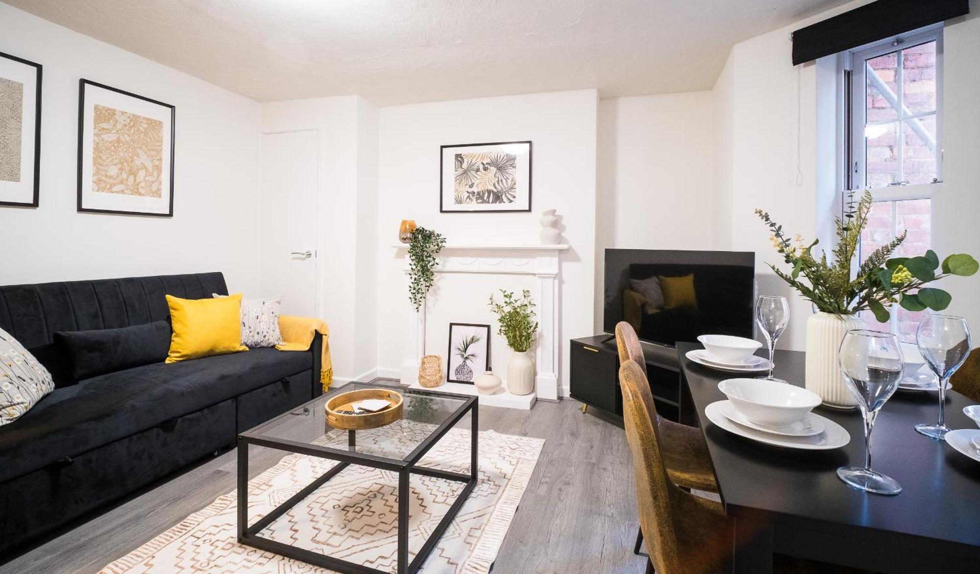 Căn hộ X 3 Free Parking & Short Walk To The & Hospital Gloucester