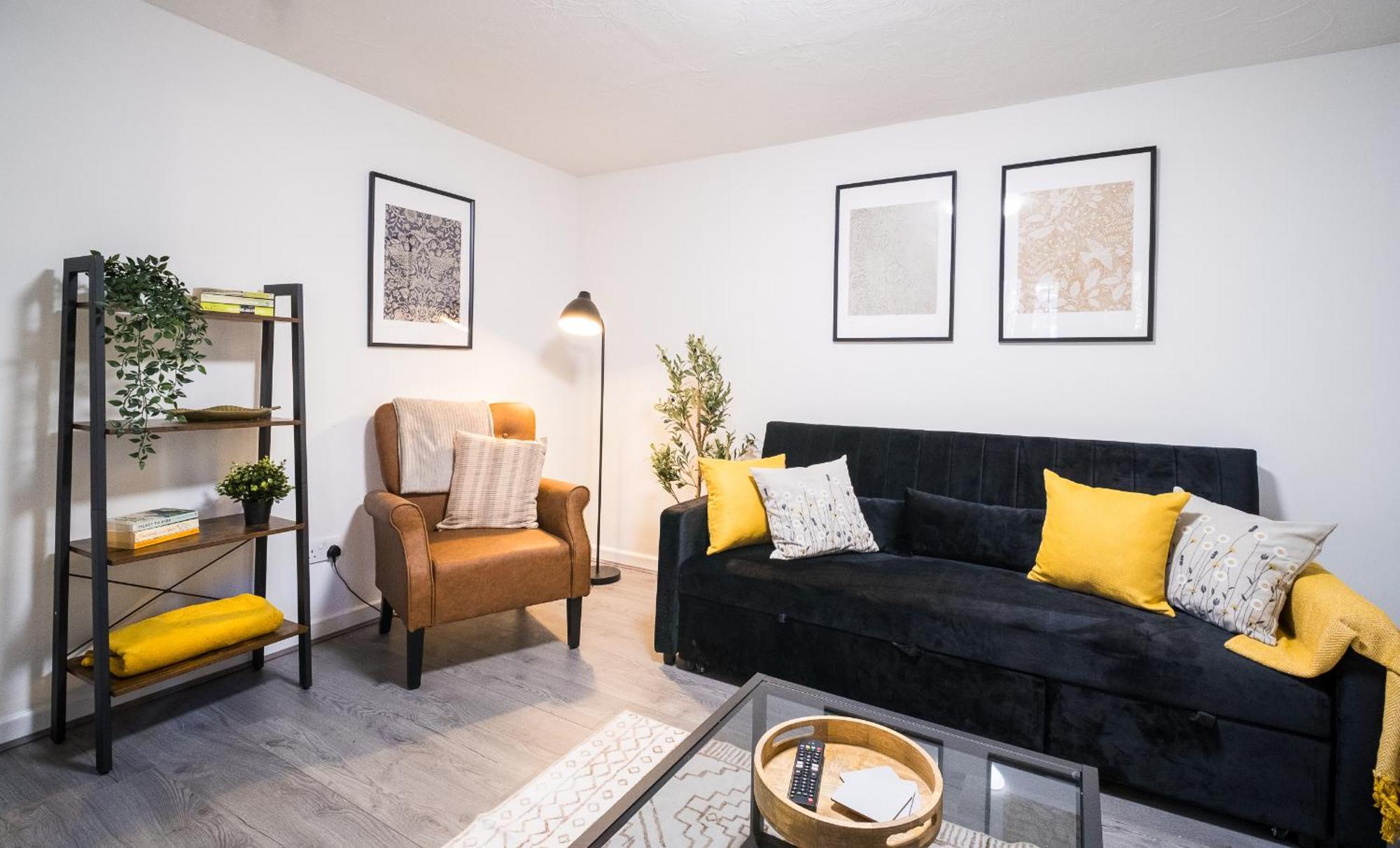 X 3 Free Parking & Short Walk To The & Hospital