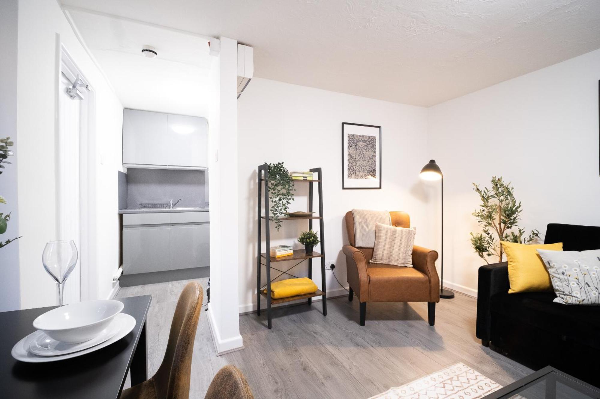 Căn hộ X 3 Free Parking & Short Walk To The & Hospital *