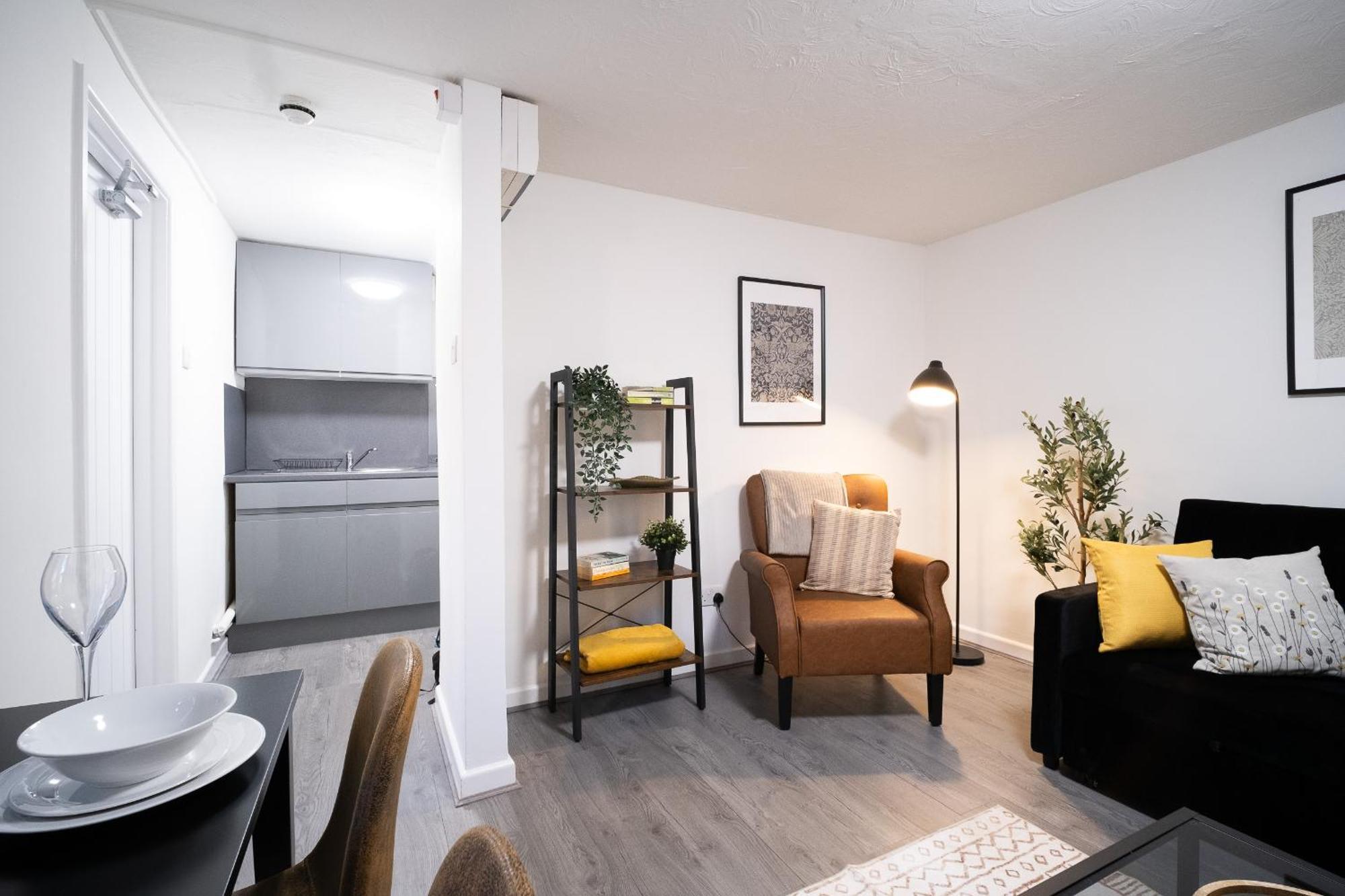 X 3 Free Parking & Short Walk To The & Hospital Gloucester