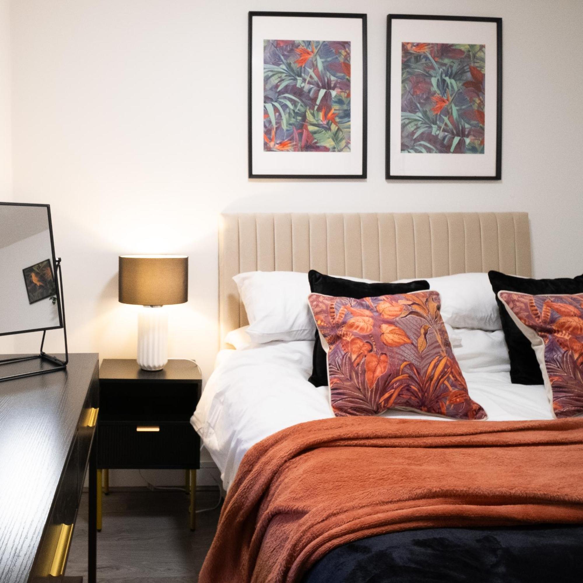 X 3 Free Parking & Short Walk To The & Hospital Căn hộ *