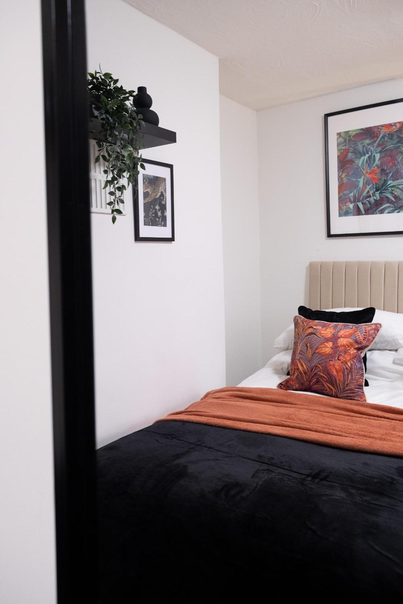 Căn hộ X 3 Free Parking & Short Walk To The & Hospital Gloucester