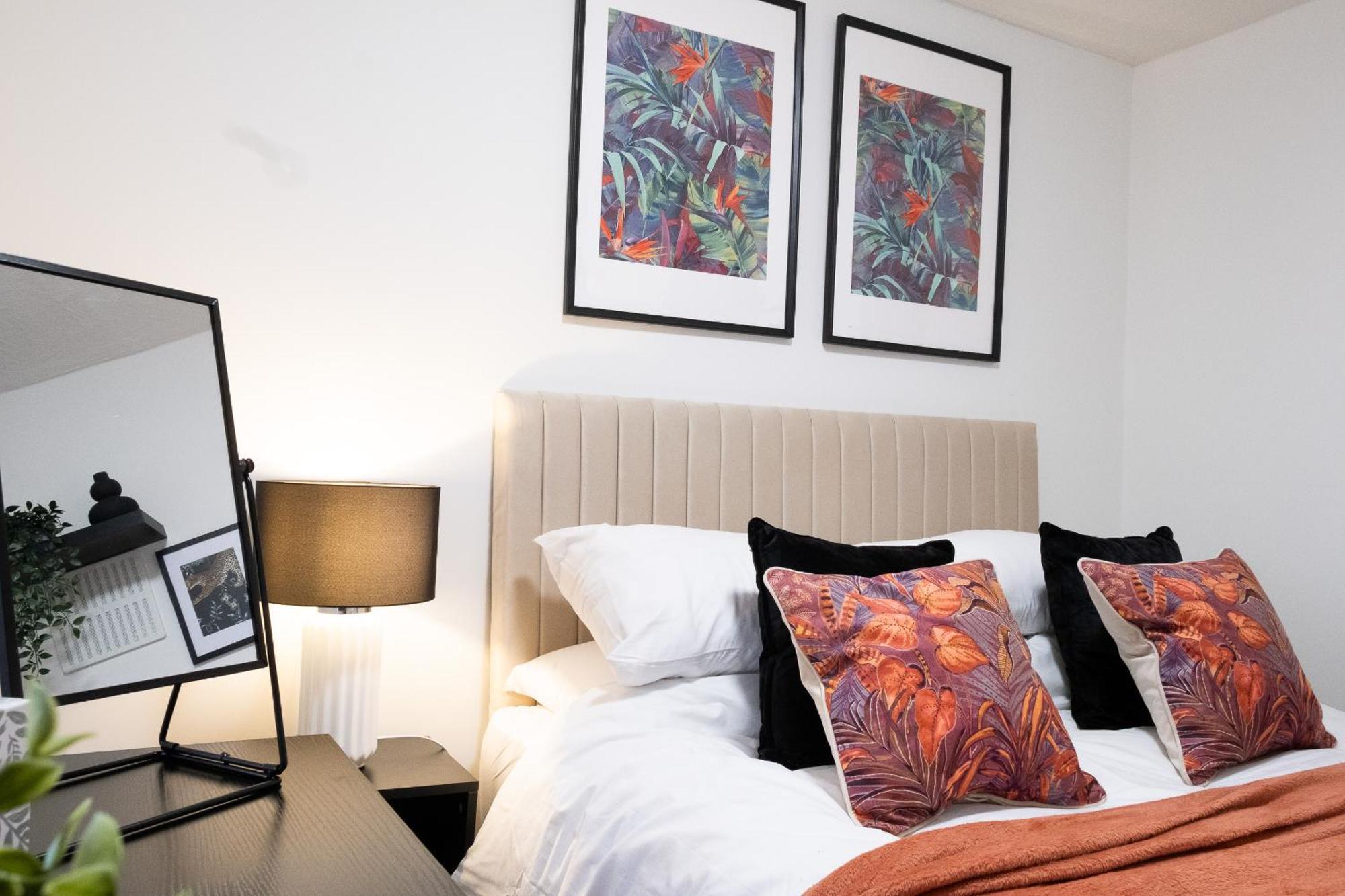 Căn hộ X 3 Free Parking & Short Walk To The & Hospital *