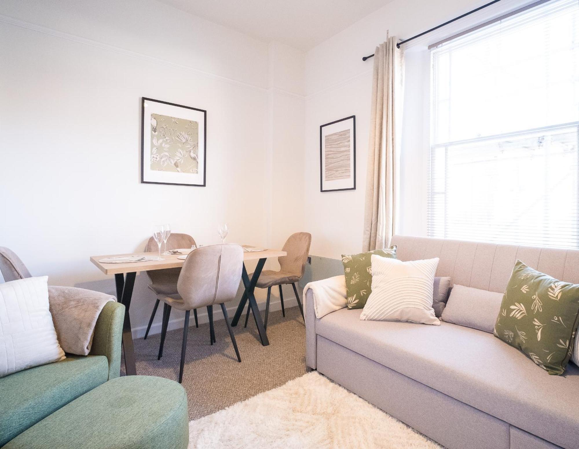 X 3 Free Parking & Short Walk To The & Hospital Căn hộ Gloucester