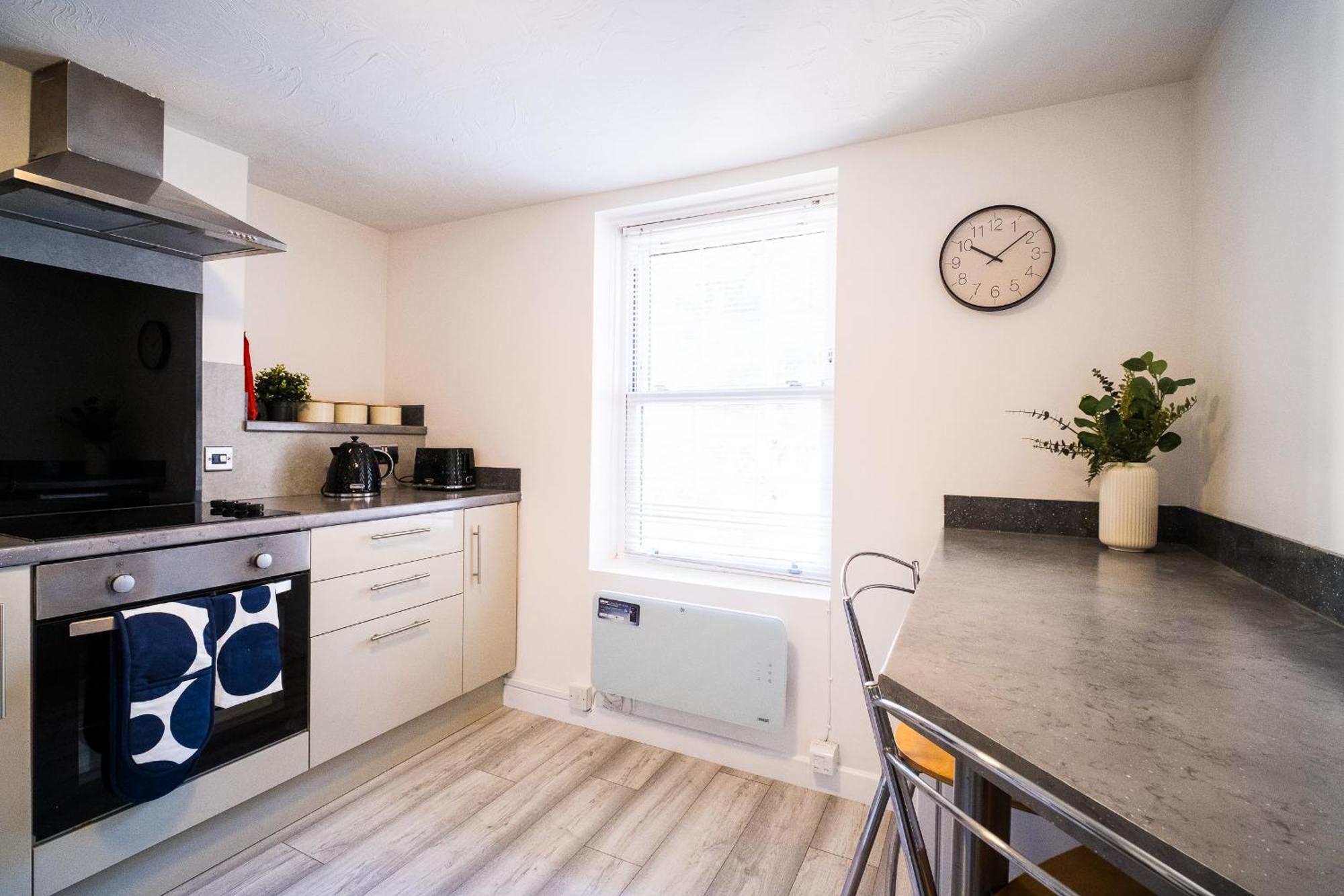 X 3 Free Parking & Short Walk To The & Hospital Gloucester