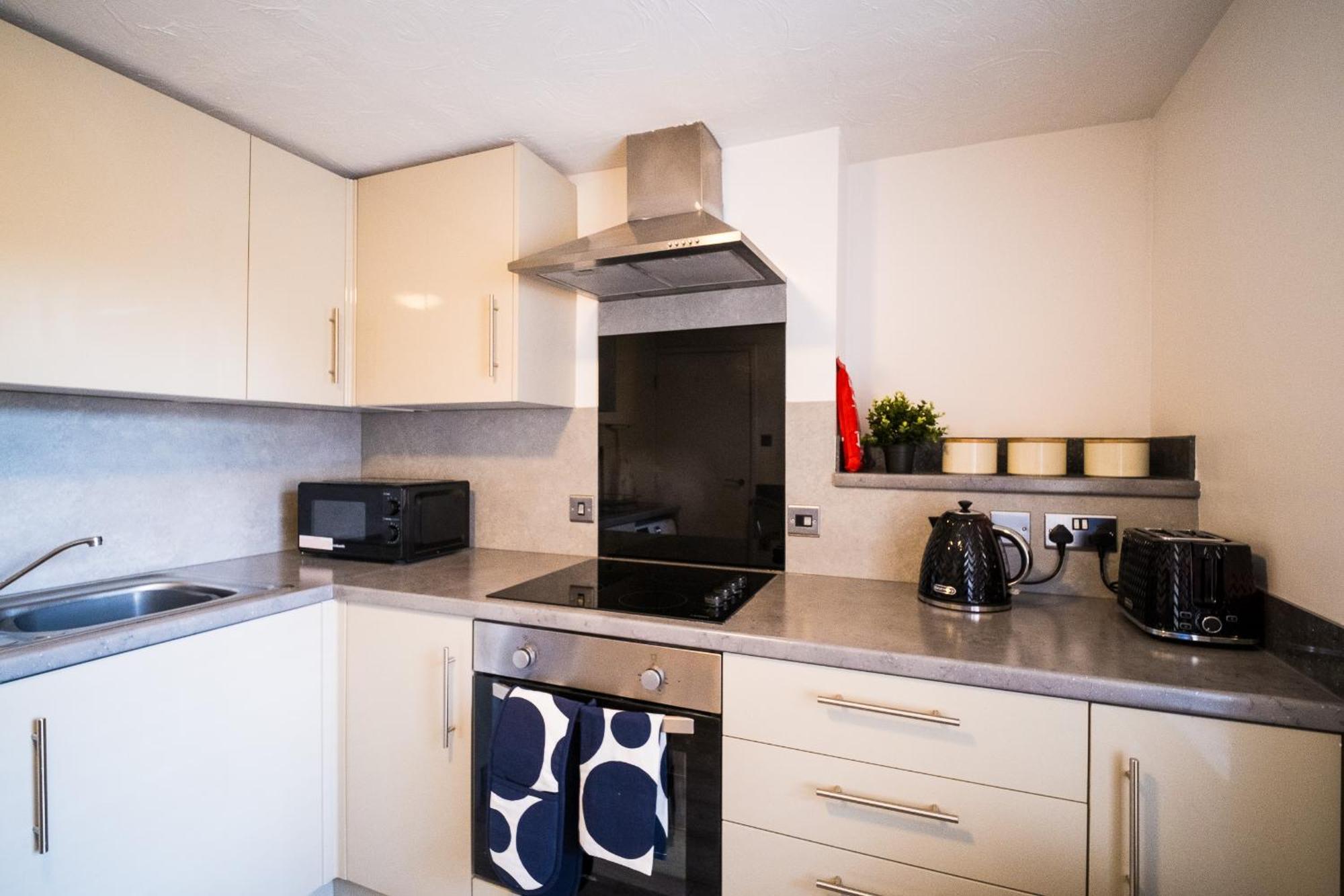 X 3 Free Parking & Short Walk To The & Hospital Gloucester