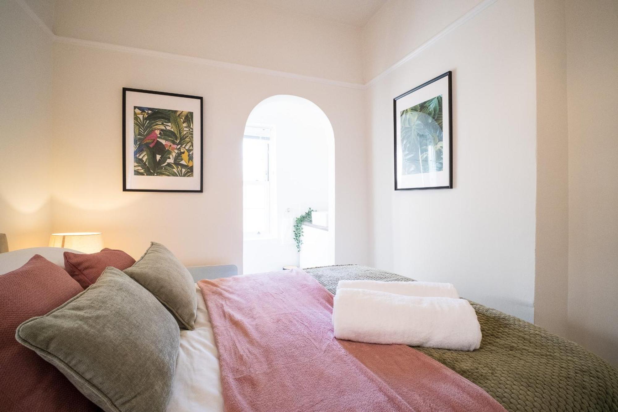 X 3 Free Parking & Short Walk To The & Hospital * Gloucester