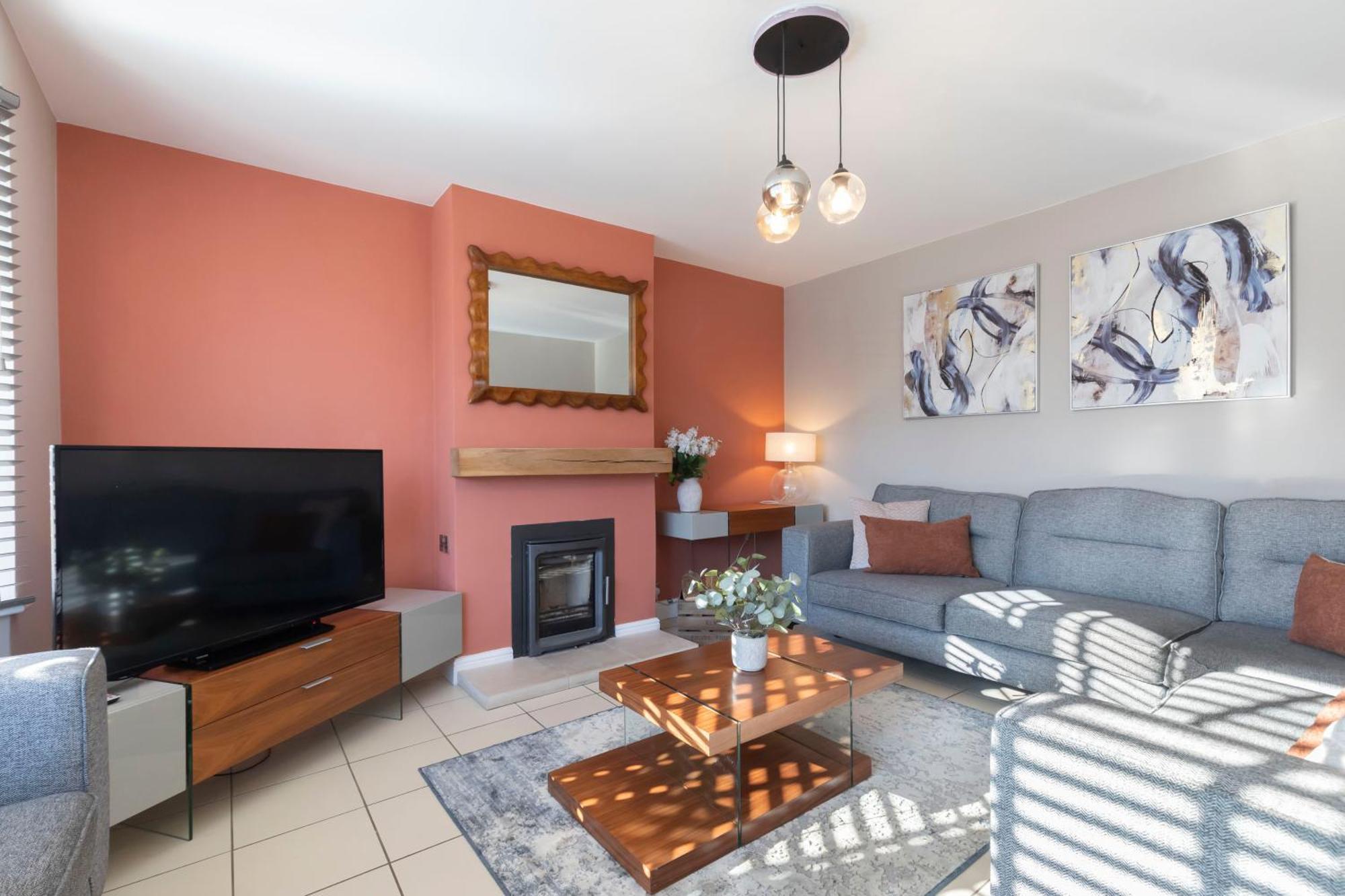 4 Bedroom With Hot Tub Near