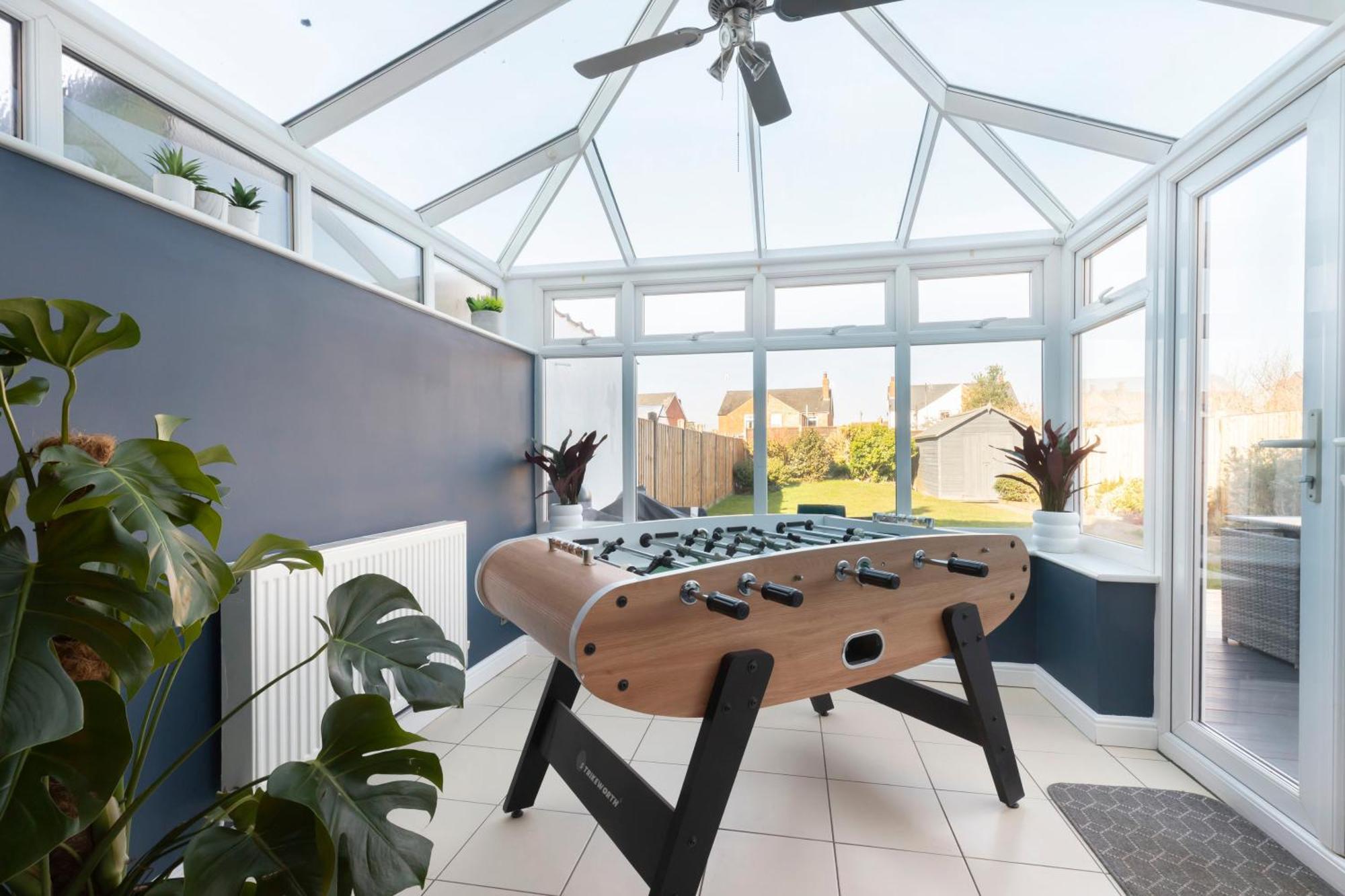4 Bedroom With Hot Tub Near Holiday home Gloucester