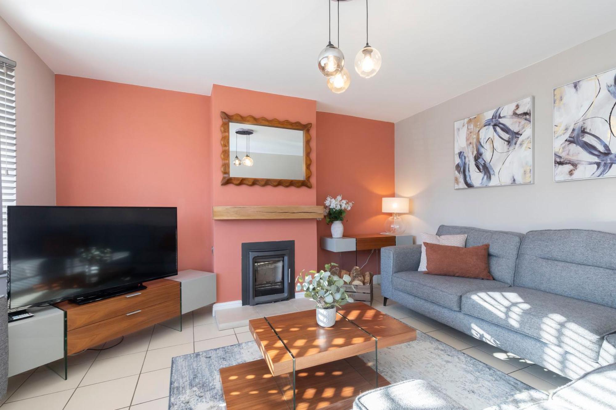 4 Bedroom With Hot Tub Near