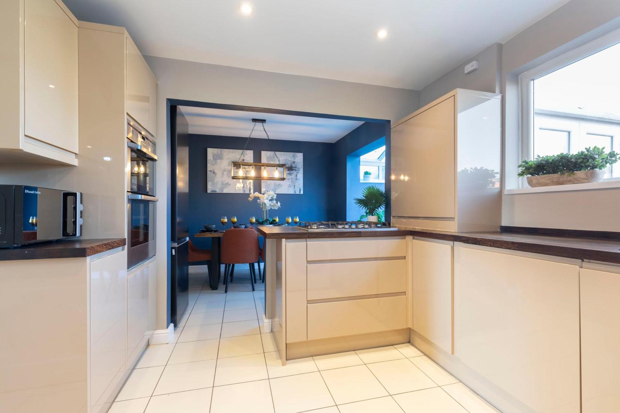 4 Bedroom With Hot Tub Near Gloucester