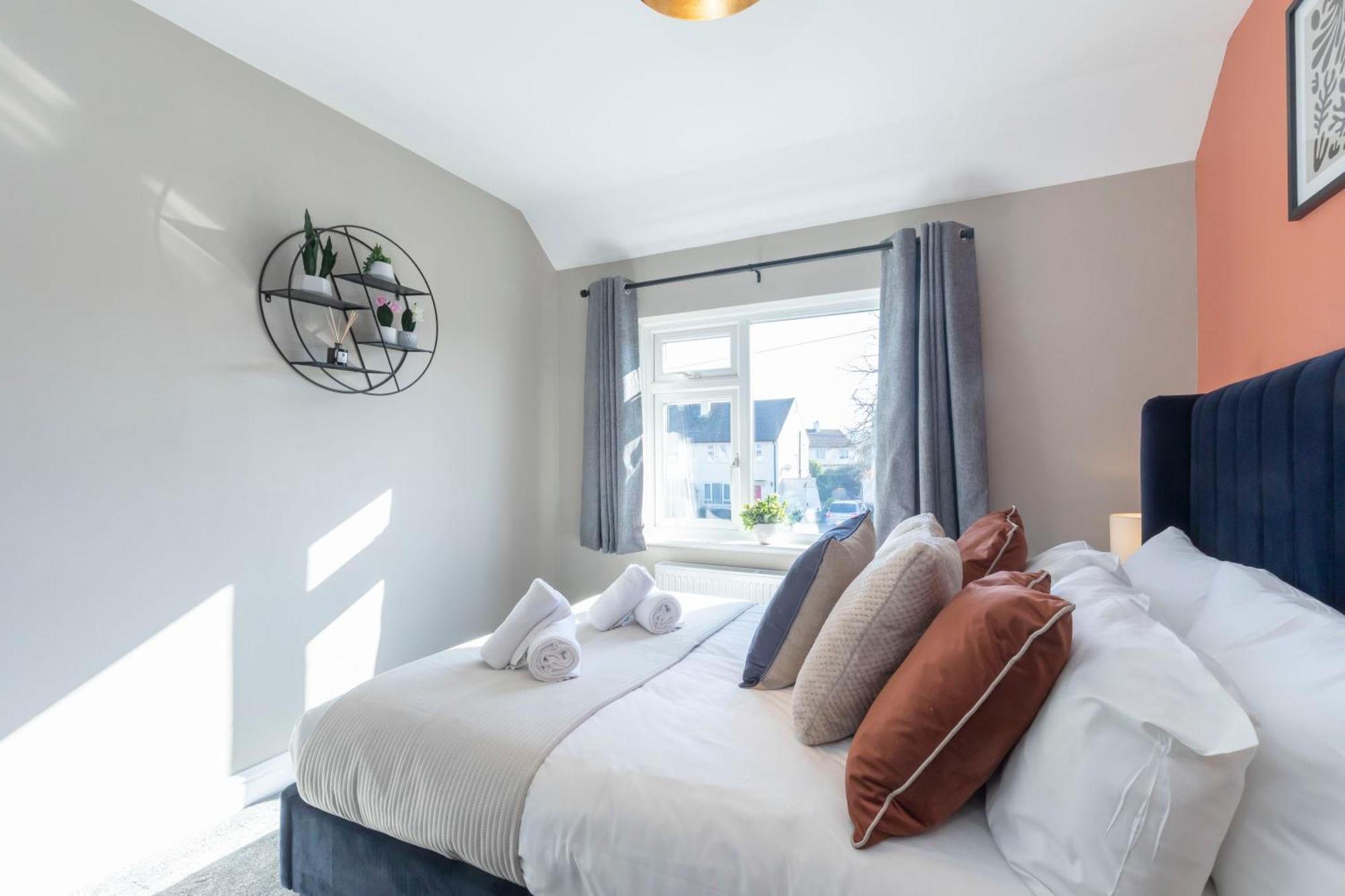 4 Bedroom With Hot Tub Near Holiday home *
