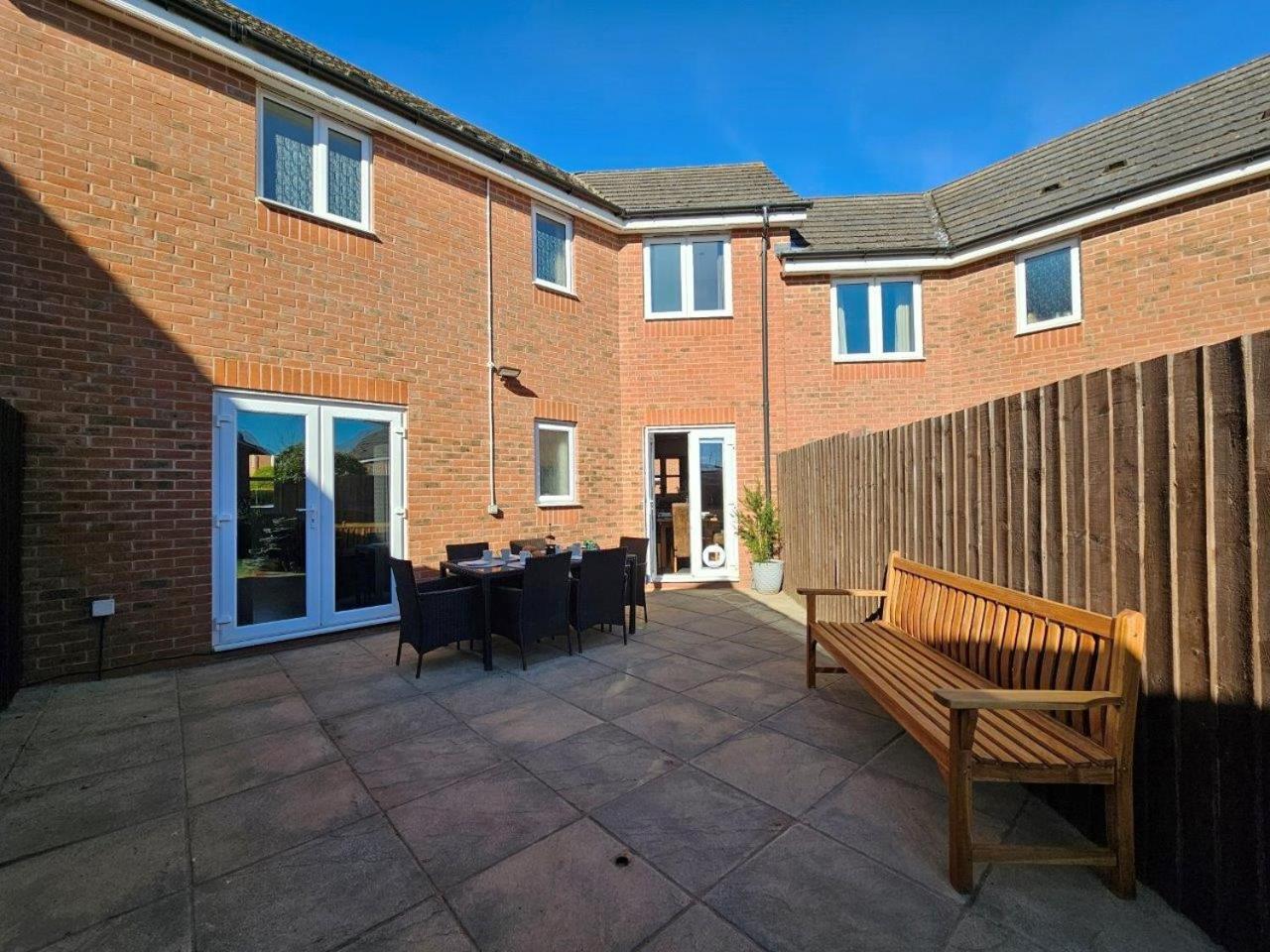 Boughton 3 Bed Semi By Fortuna Holiday home *