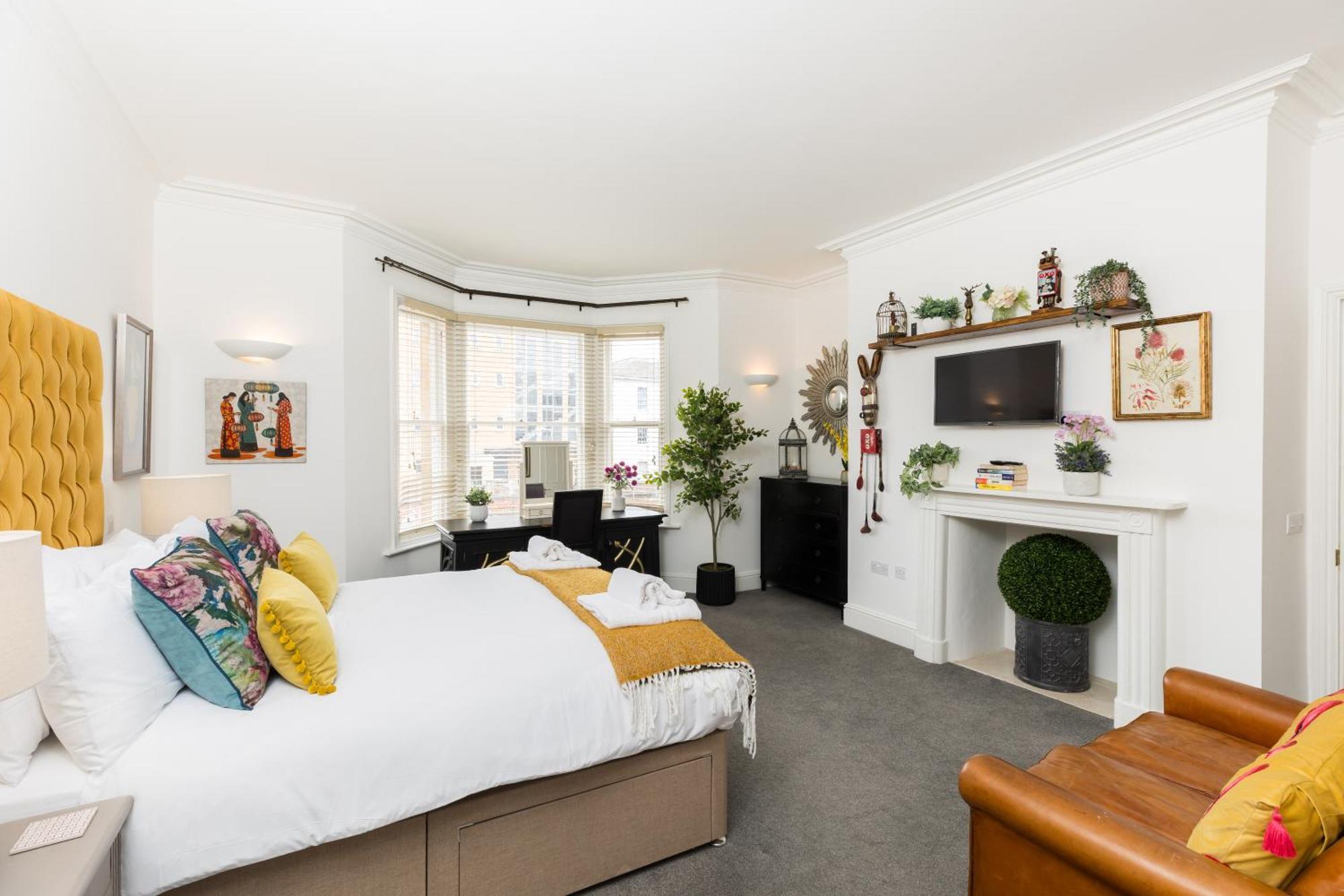 Apartment Judges Docks With Secure Parking *