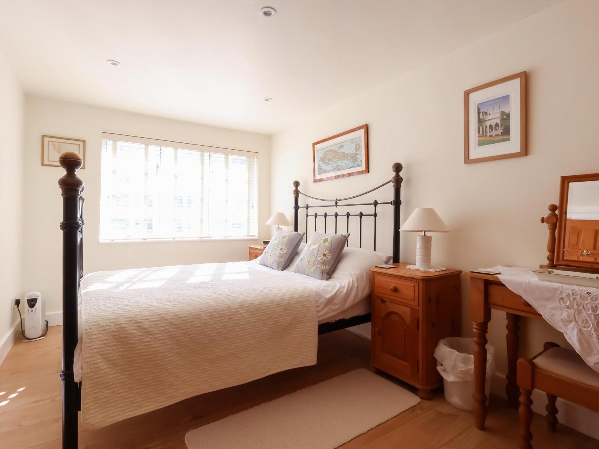 Court - Uk49274