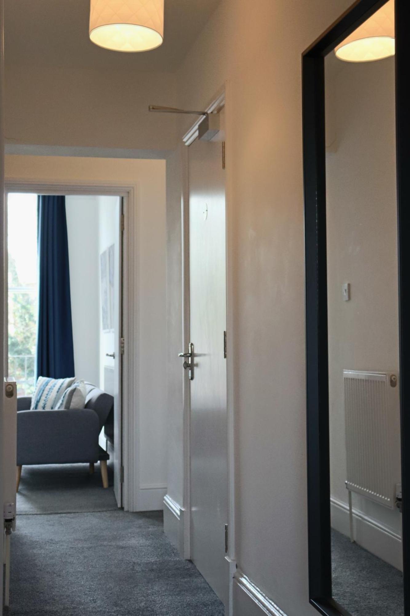 Brand New Modern Steps From Quays * Gloucester