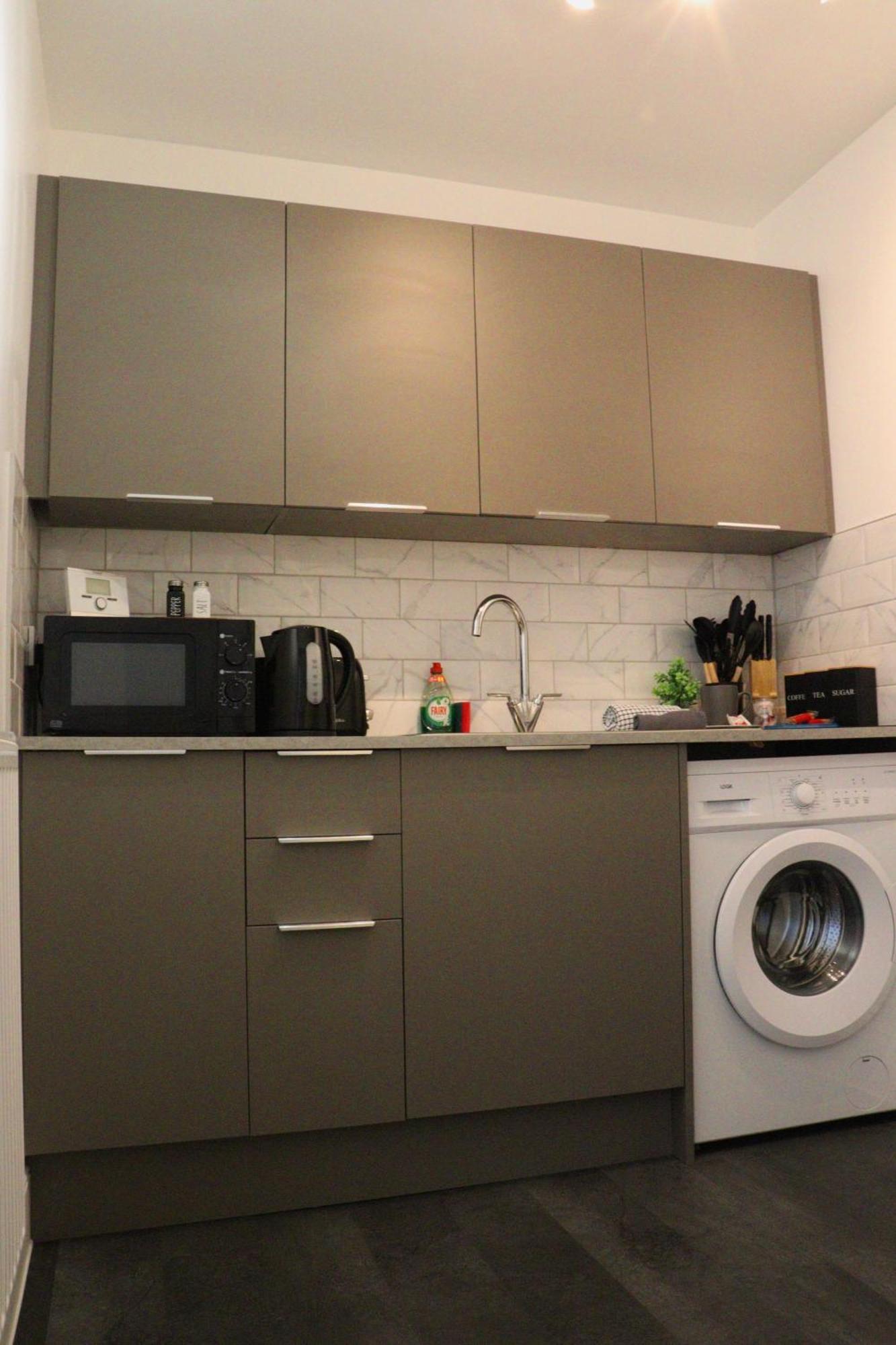 Apartment Brand New Modern Steps From Quays