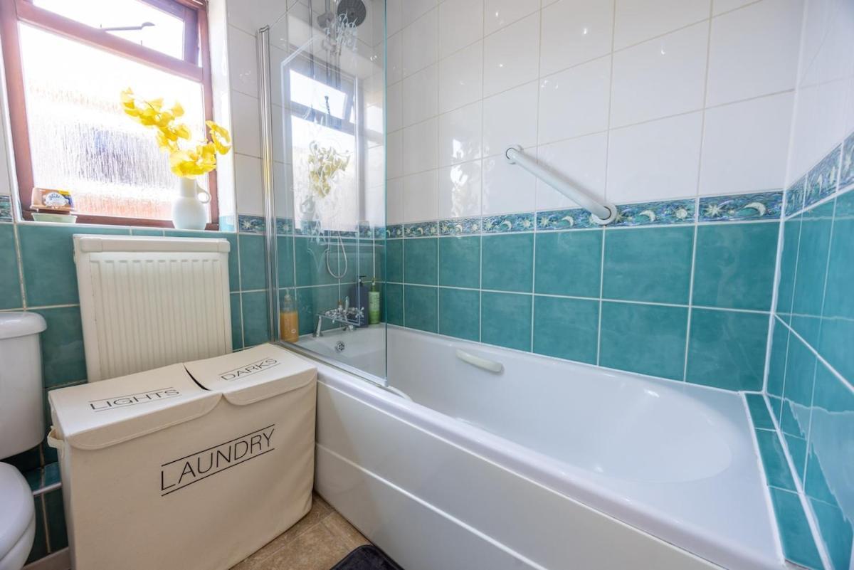 Kingsholm Sunnyvibes 2 Bedrooms Free Parking 3 Nights * Gloucester