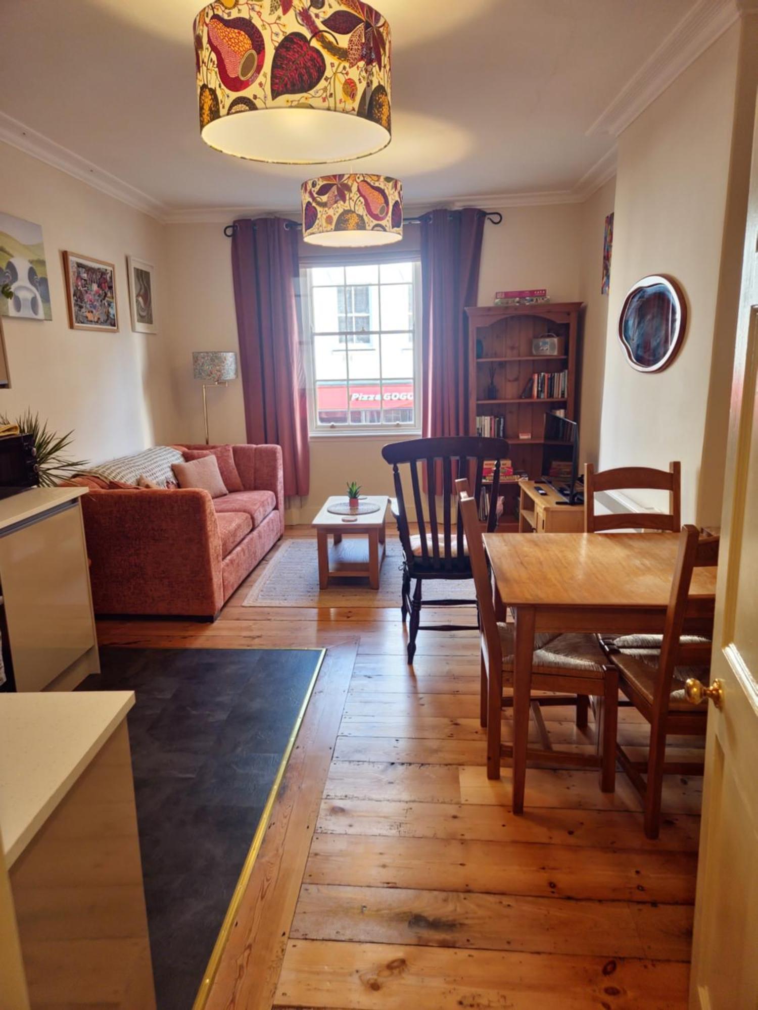 Self-catering Flat - A Hidden Gem Gloucester