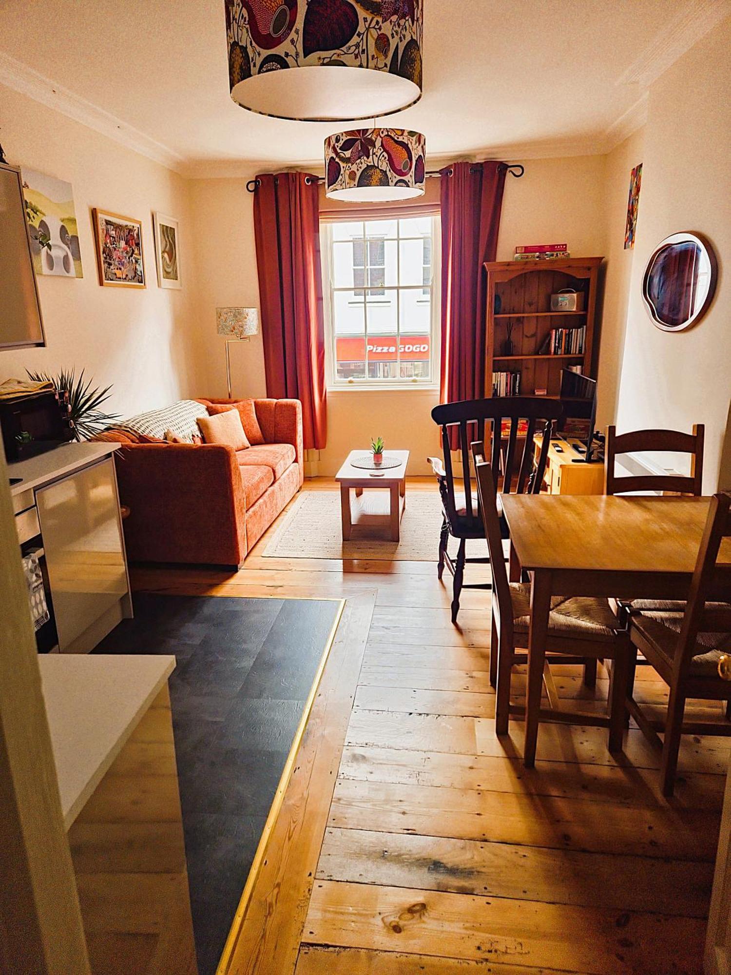 Self-catering Flat - A Hidden Gem Apartment Gloucester