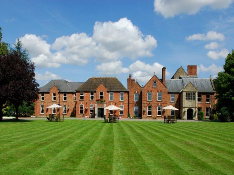 Country house Hatherley Manor &