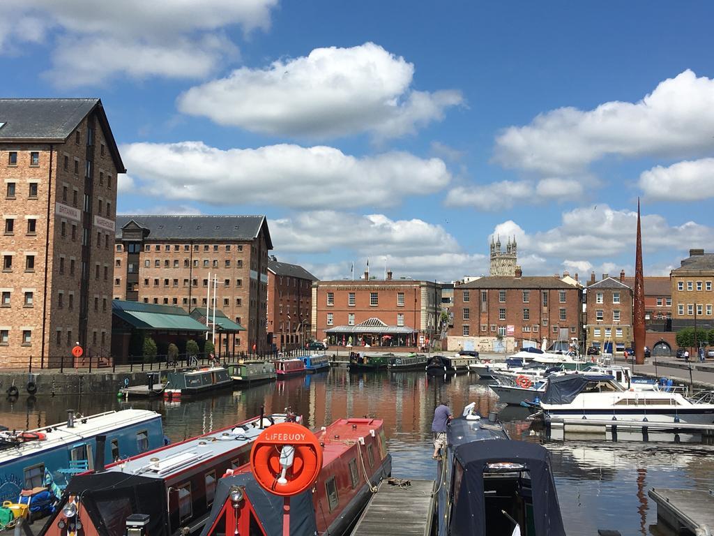 Barge Arm, The Docks Apartment *