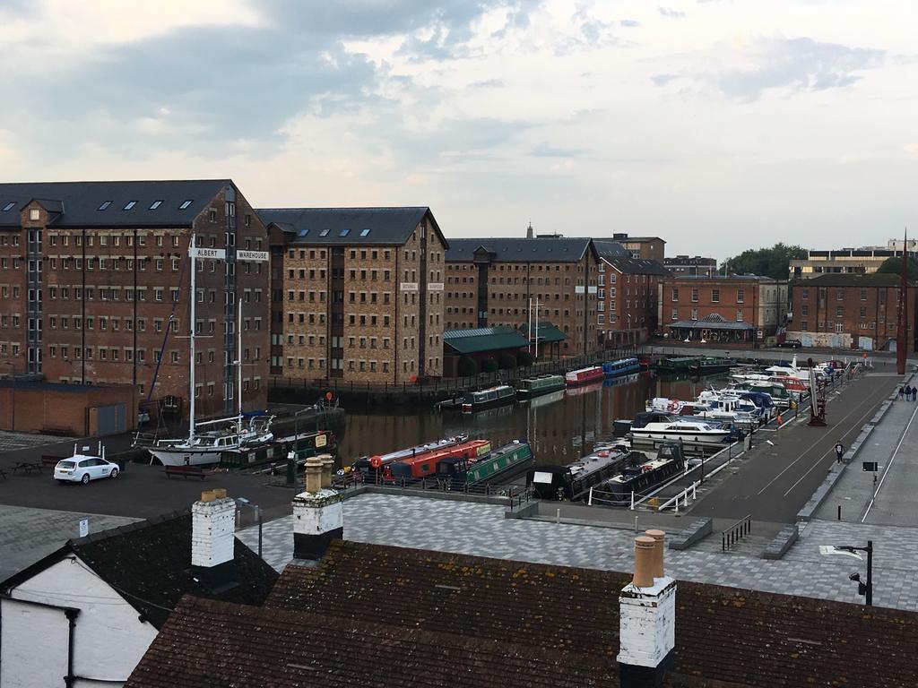 Barge Arm, The Docks
