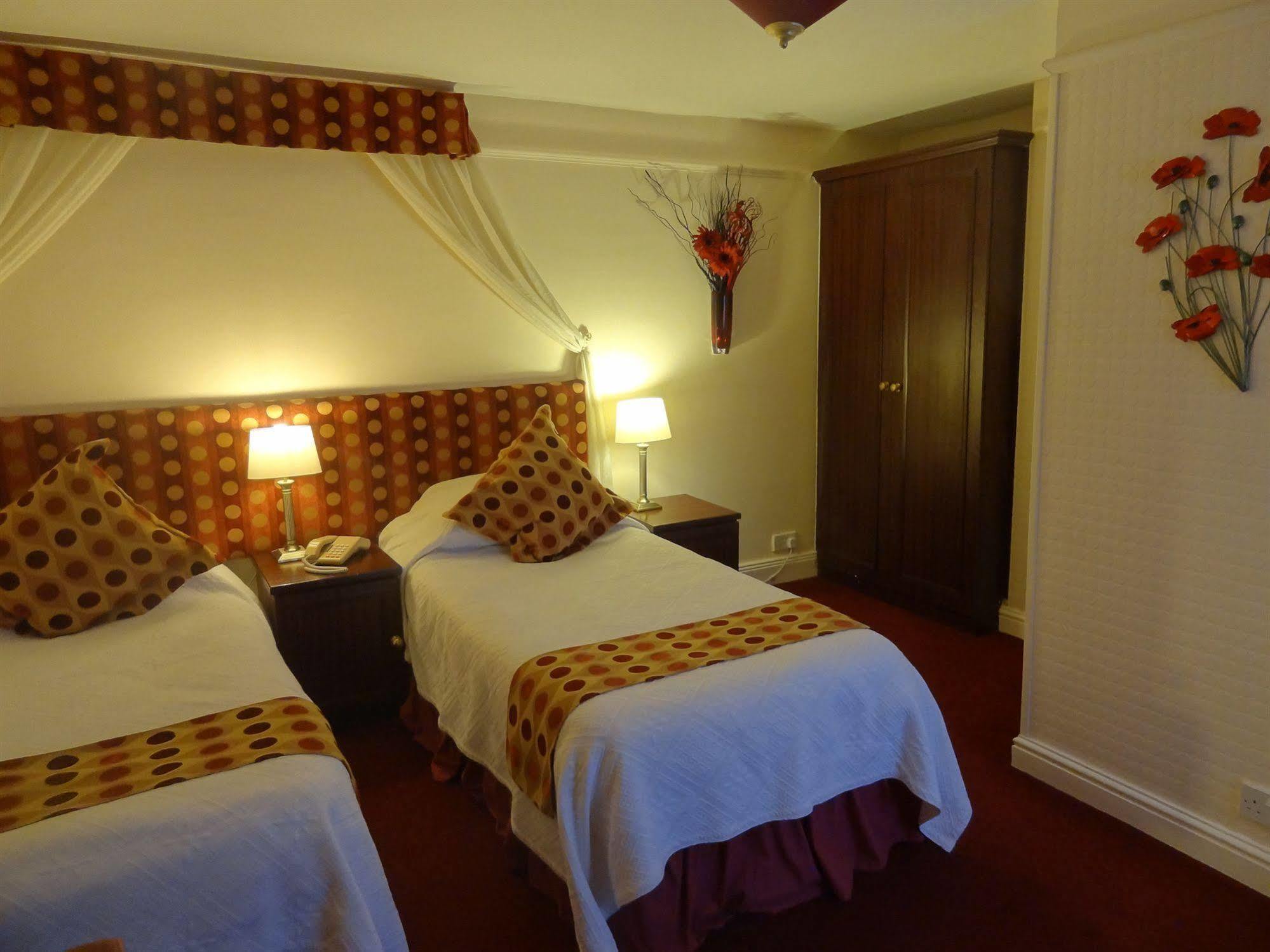 Edward Hotel 2*