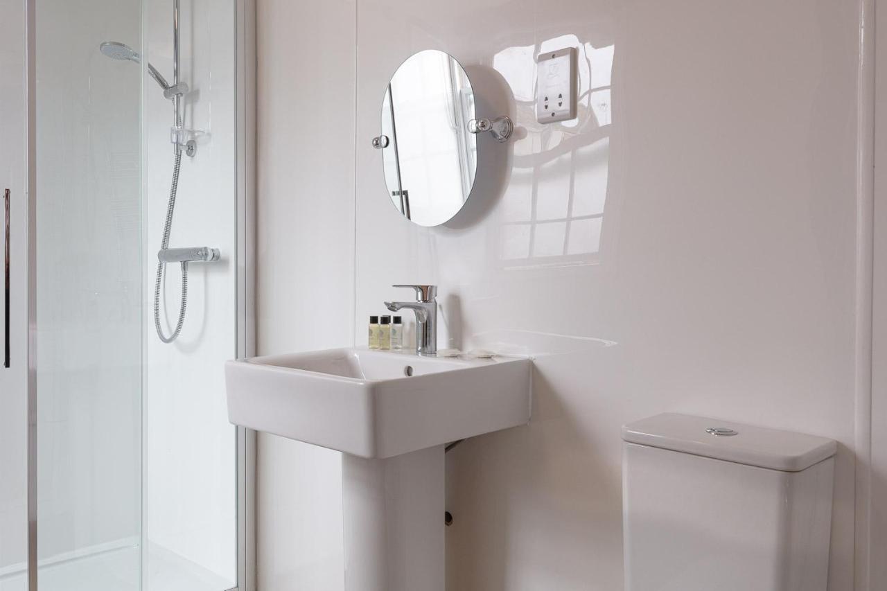 The New By Roomsbooked Khách sạn