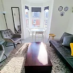 Casa-Gloucester Service Apartment