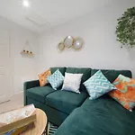 1 Bed House, Free Parking, 15 Minutes From Cheltenham Races