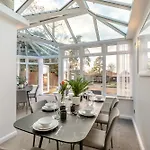 Robinswood House - A Beautiful Family Home Near The Cotswold