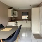 Large 2 Bedroom Apartment, 4 Beds One 1 En-Suite, Free Parking Nr Chelt Elmore And Quays