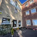 Go2 Gloucester Hotel