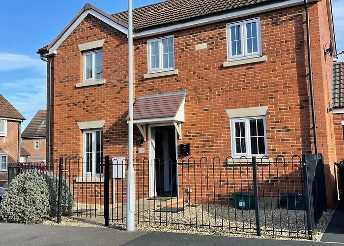 Stunning Large Detached Gloucester, 4 Beds, 3 Bedroom, 2 Bathroom Property, Nr Chelt, The Docks And Quays Sleeps 6