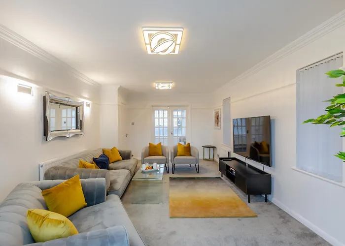 Robinswood House - A Beautiful Family Home Near The Cotswold