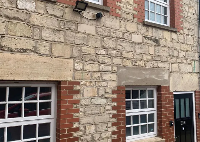 1 Bed House, Free Parking, 15 Minutes From Cheltenham Races