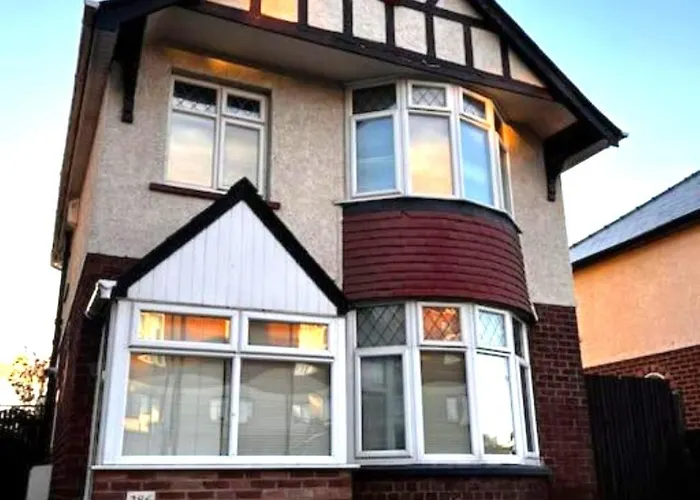 4 Bedroom House Near Gloucester City Centre With Driveway - Ideal For Contractors