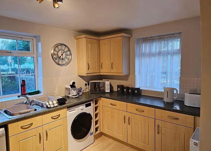 2 Bedroom Spacious Flat