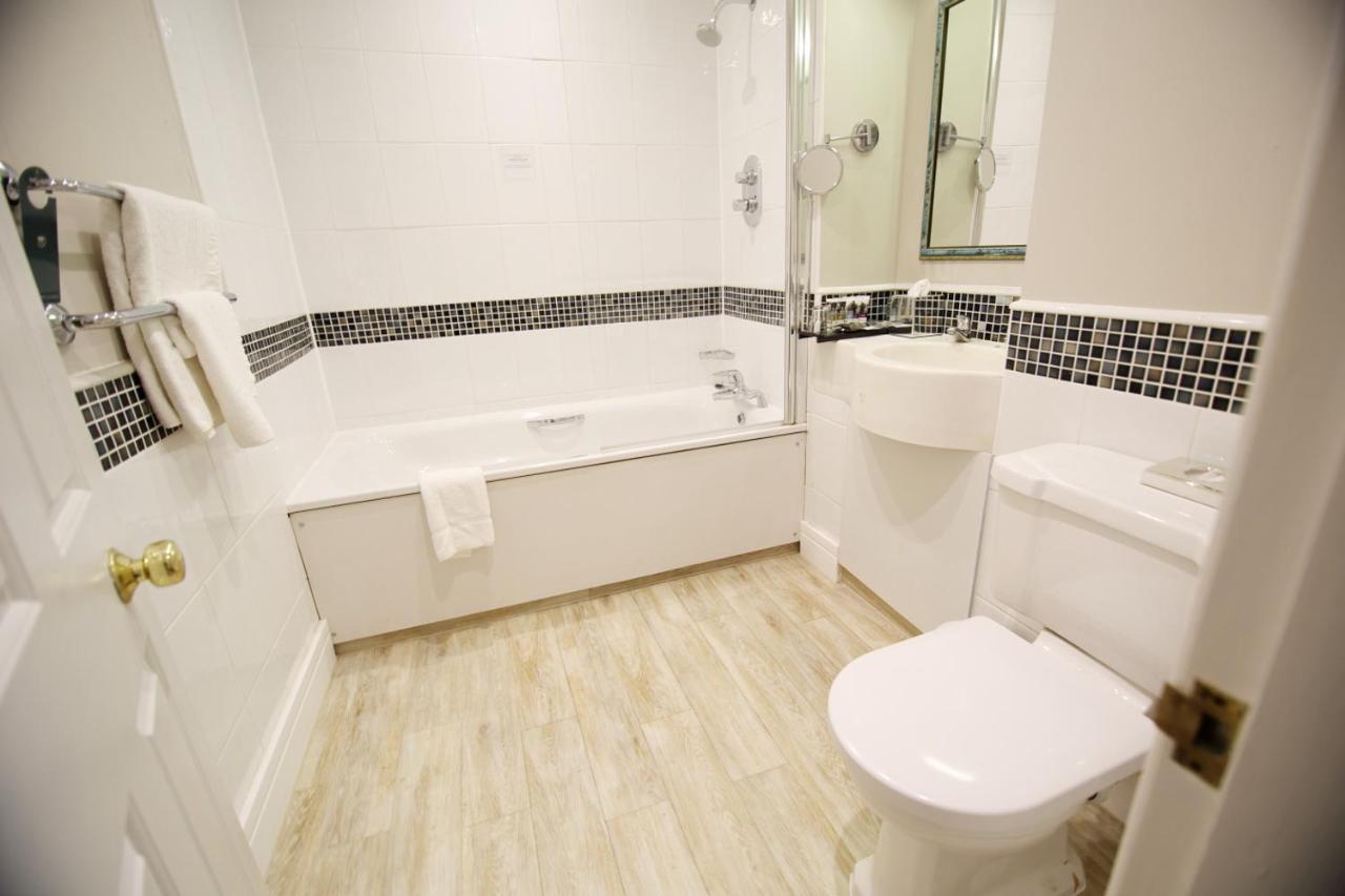 Mercure Bowden Hall 4*