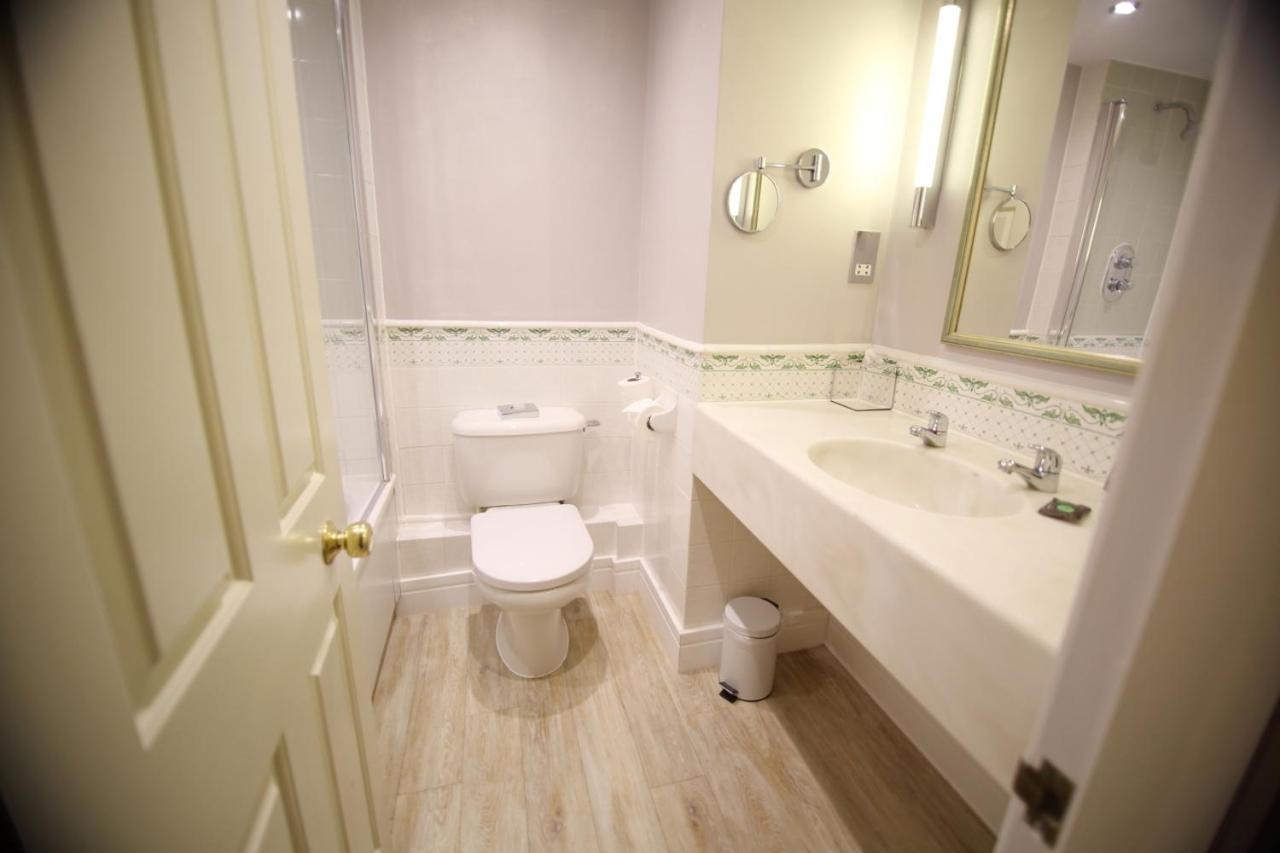 Mercure Bowden Hall 4*