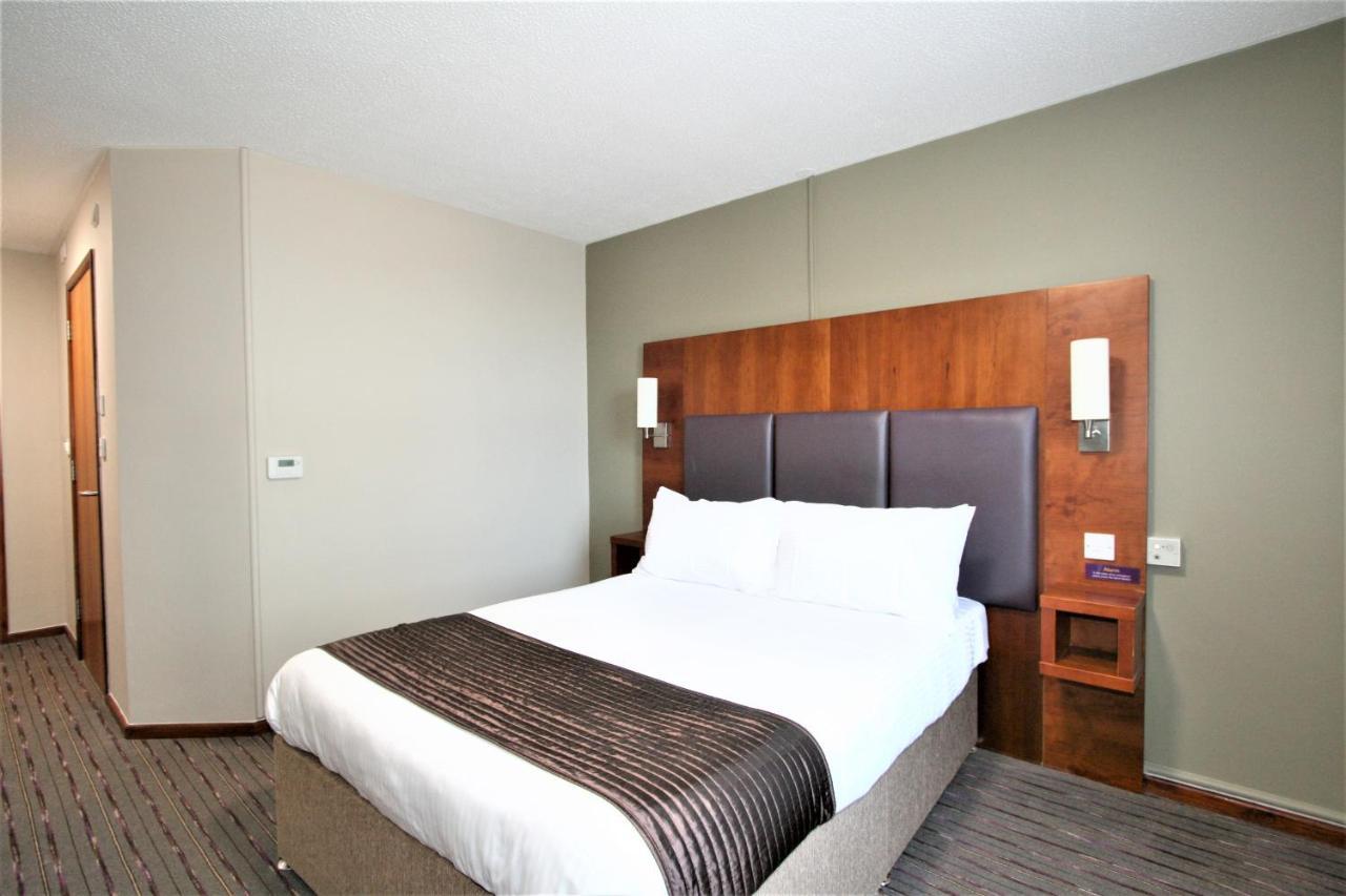 Hotel The Oakwood By Roomsbooked *