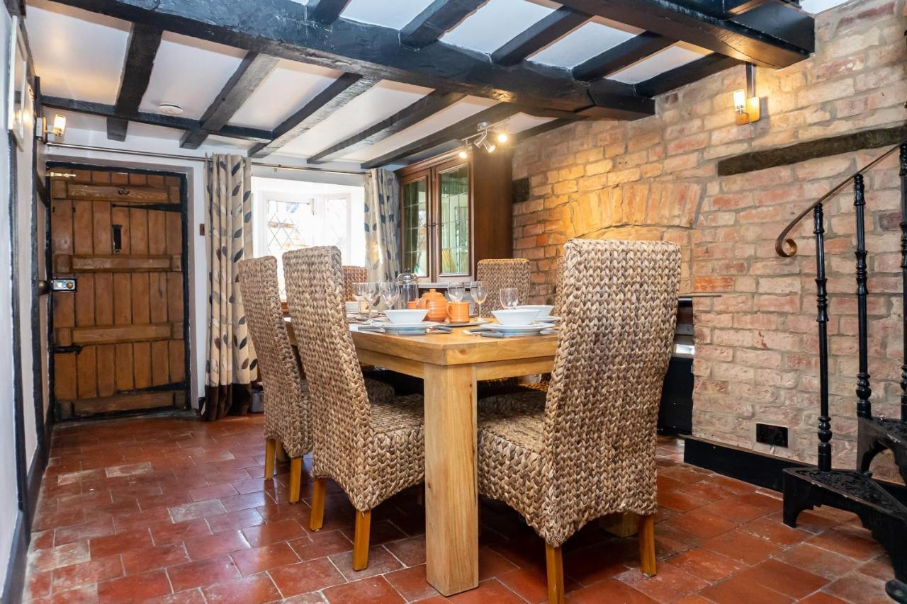 Cosy 3 Bed In Gloucester-parking-garden-free Hot Tub At The Weekends Holiday home Gloucester
