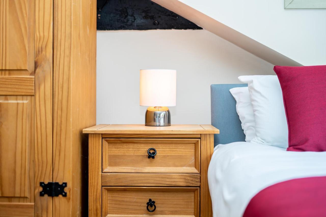 Cosy 3 Bed In Gloucester-parking-garden-free Hot Tub At The Weekends Holiday home *
