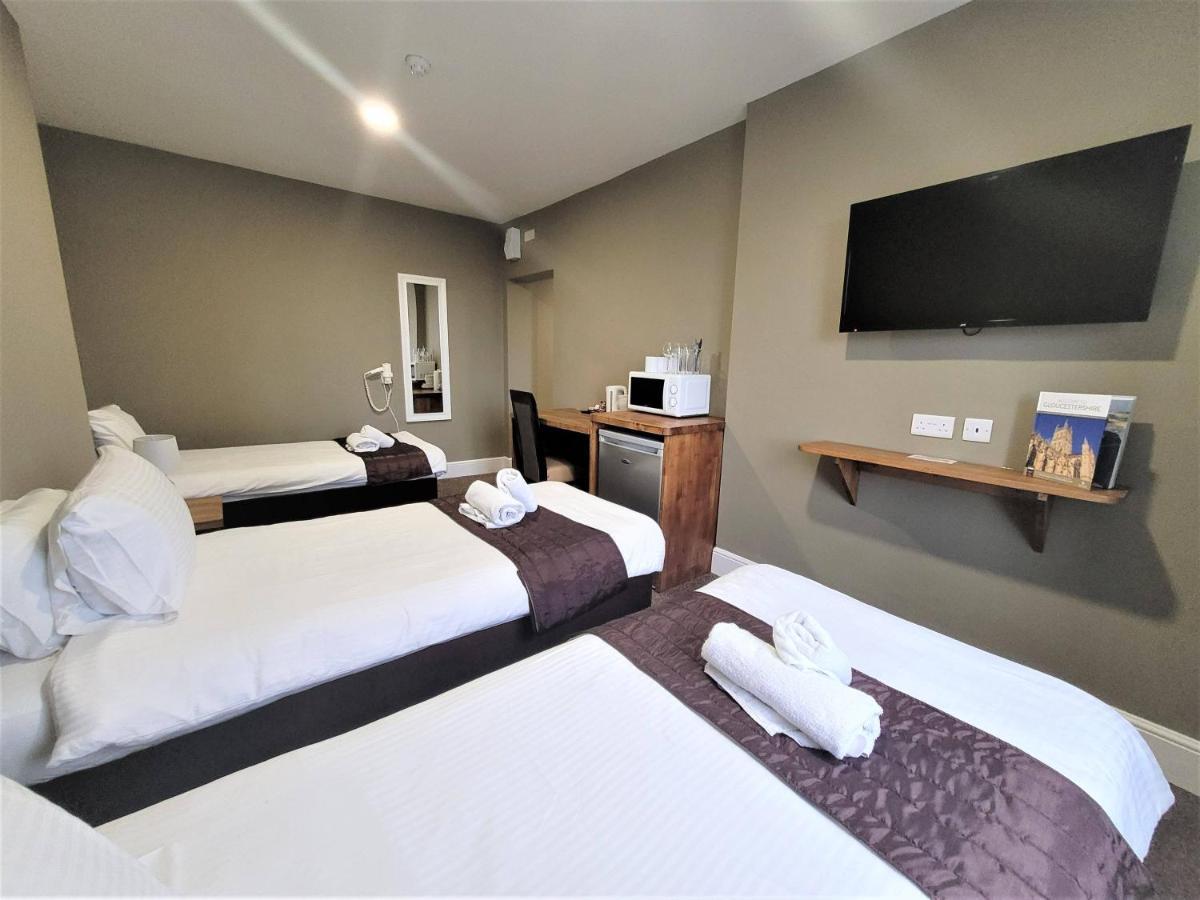 Hotel New County & Serviced By Roomsbooked