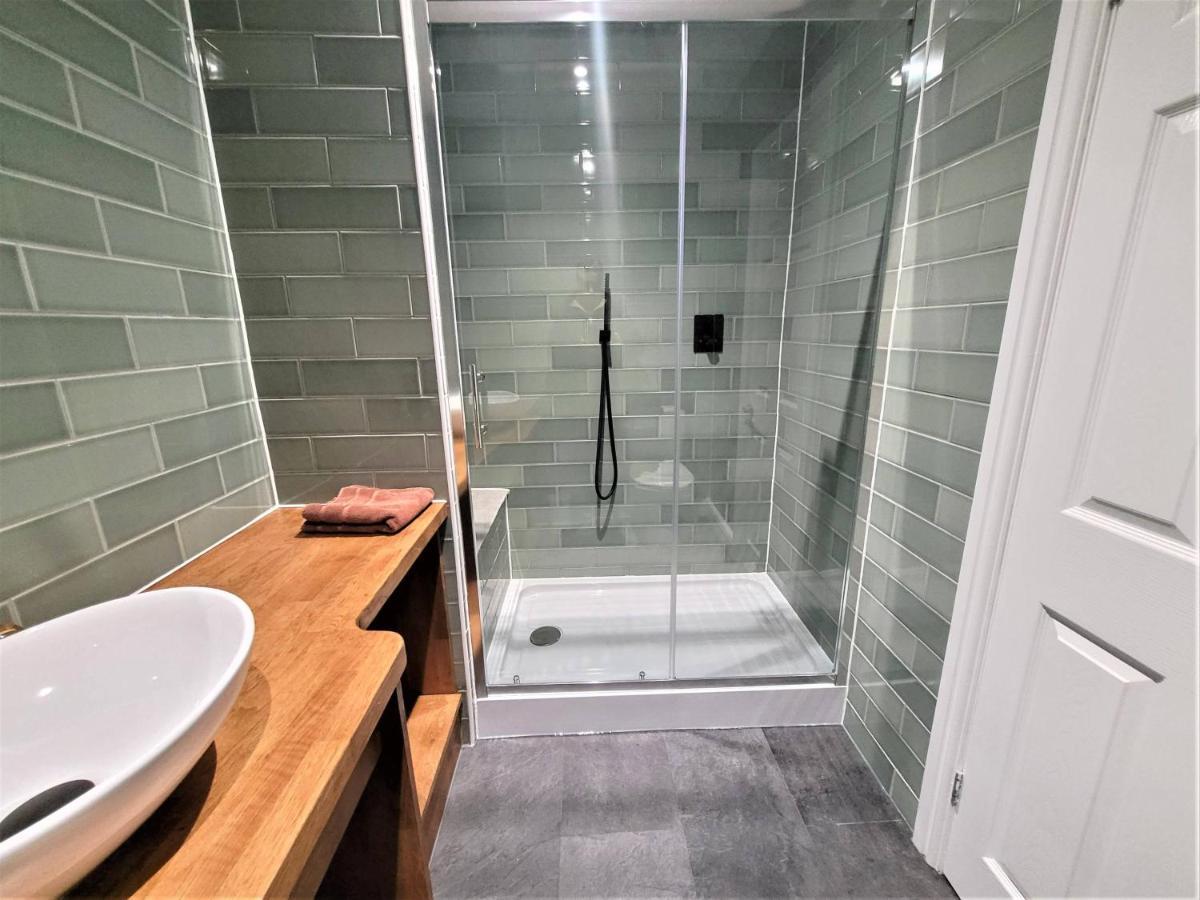 New County & Serviced By Roomsbooked 3* Gloucester