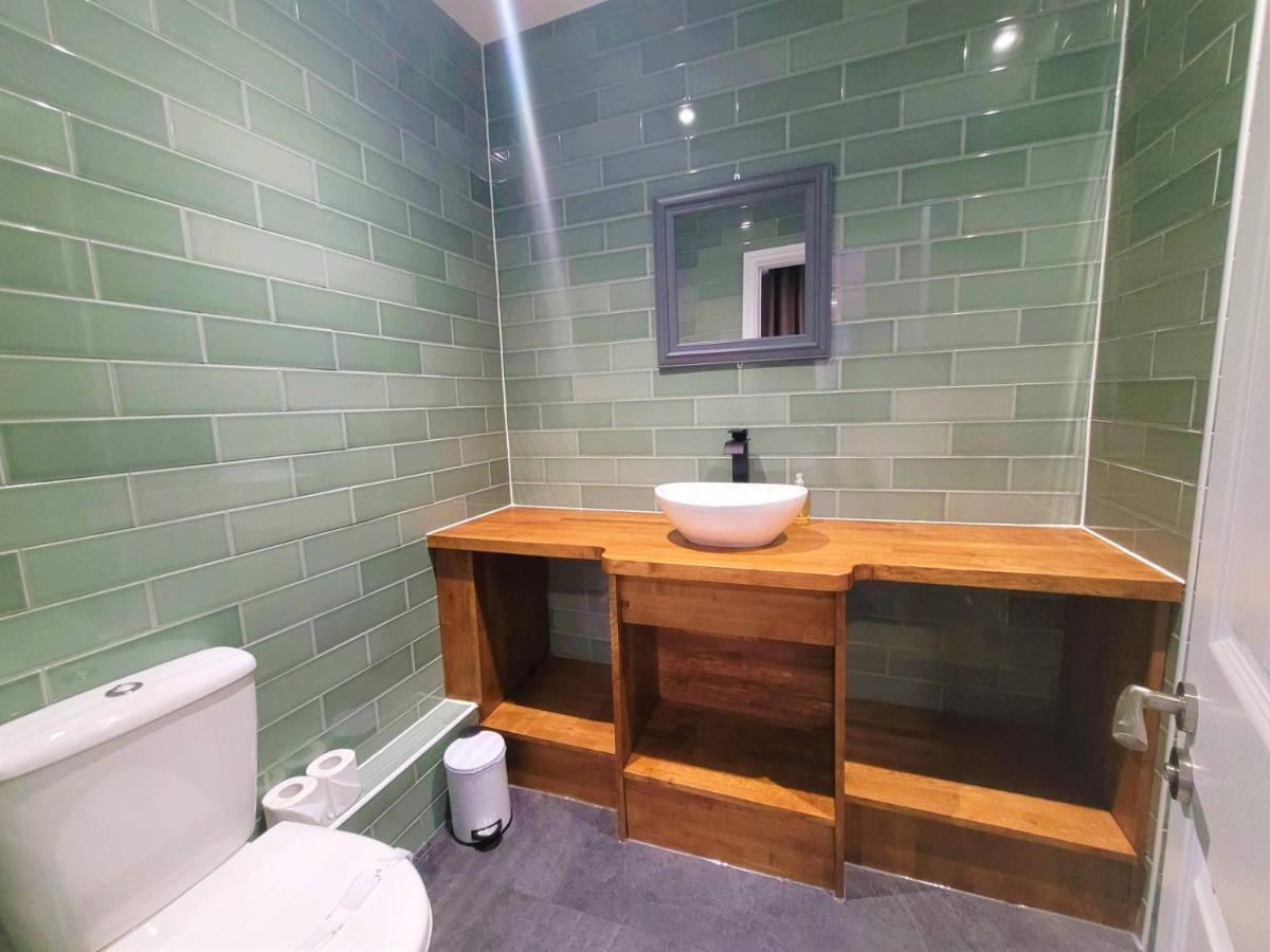 New County & Serviced By Roomsbooked